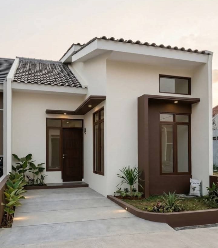 Tampak depan rumah satu lantai bernuansa putih dan cokelat dengan carport dan taman kecil
